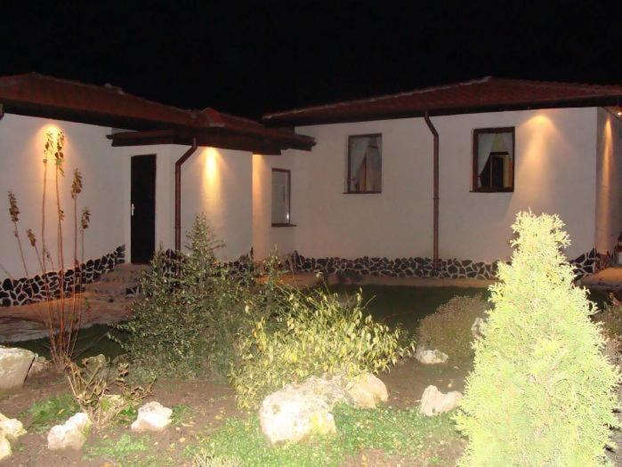 Madara Omaya Guest House Exterior foto